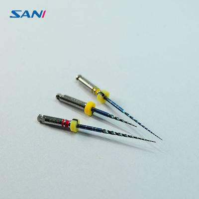 استفاده از موتور از فایل‌های روتاری Niti 1.5N/Cm 31mm در درمان ریشه